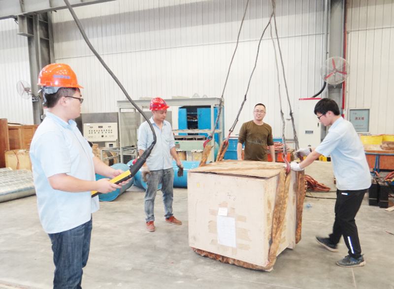 1653期第三版 黨員帶頭整頓現(xiàn)場(chǎng)照片.jpg 1653期第三版 黨員帶頭整頓現(xiàn)場(chǎng)照片.jpg